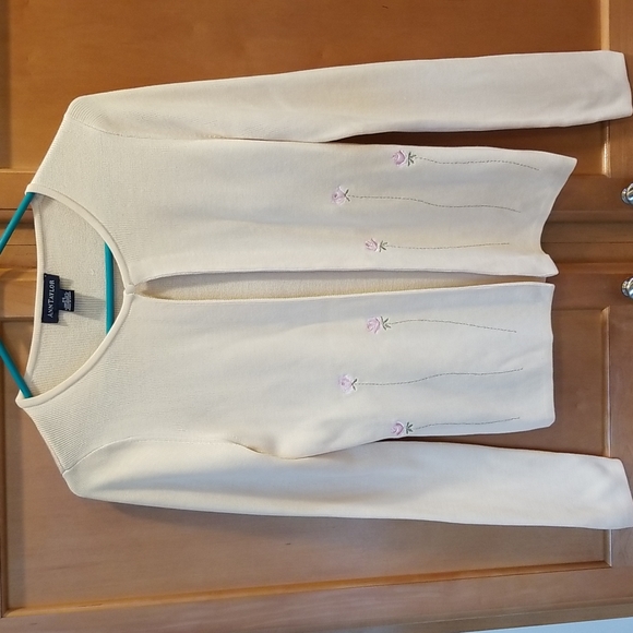 MINT CONDITION Vintage 100% silk embroidered cardigan cream size XS - Picture 1 of 4